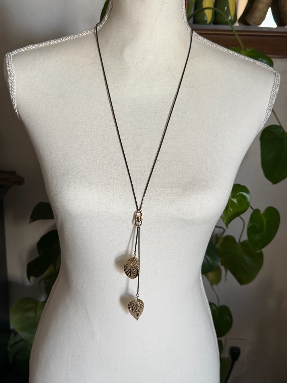 Vintage 3D Gold Leaf Basket Natural Crystal Inside Lariat Necklace
